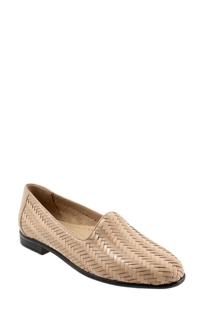 Trotters Liz Iii Flat In Beige/ Beige Metallic