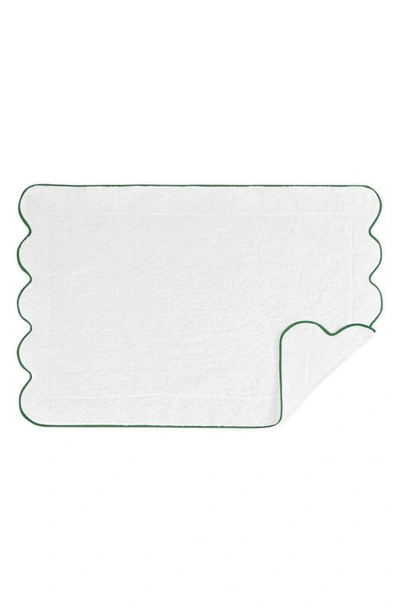 Matouk Cairo Scallop Tub Mat In Kelly Green