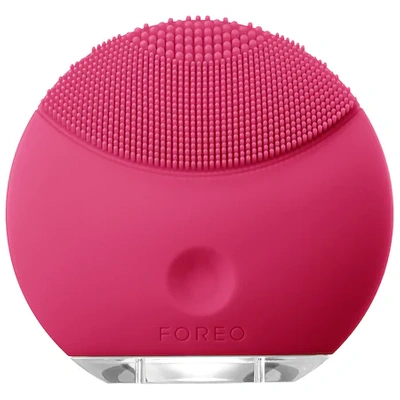 Foreo Luna™ Mini Compact Facial Cleansing Device In Magenta