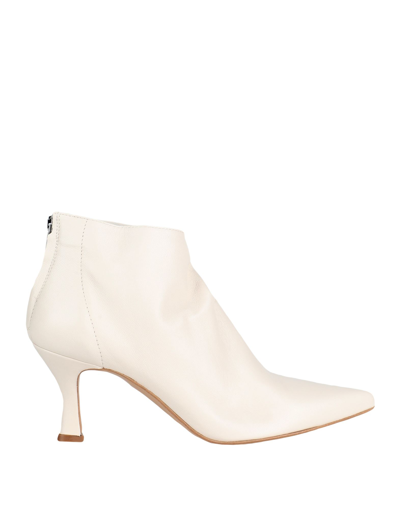 Ovye' By Cristina Lucchi Woman Ankle Boots Ivory Size 10 Calfskin In White