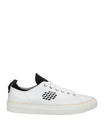 Bepositive Sneakers In White
