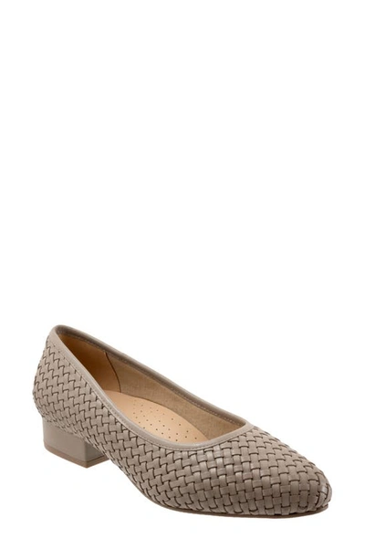 Trotters Jade Woven Pointed Toe Shoe In Mid Grey