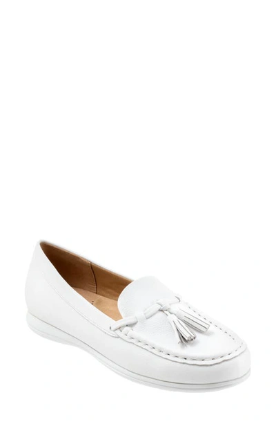 Trotters Dawson Tassel Loafer In White