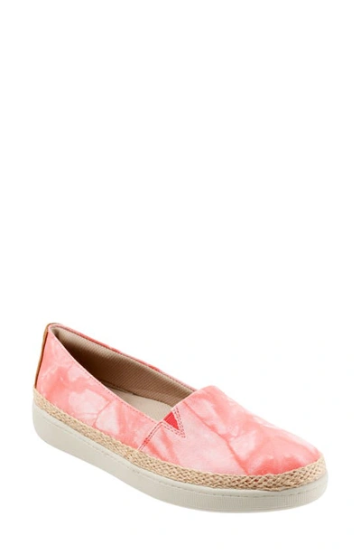 Trotters Accent Slip-on In Coral Multi