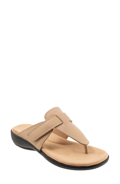 Trotters Robin Flip Flop In Beige