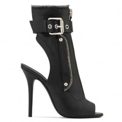 Giuseppe Zanotti - Leather Boot With Zip And Buckle Kendra In Black