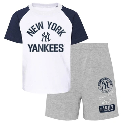 Outerstuff Babies'  Infant White/heather Gray New York Yankees Ground Out Baller Raglan T-shirt And Shorts Se