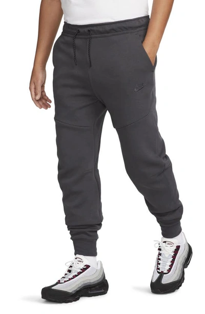 Nike Tech Fleece Joggers In Grey