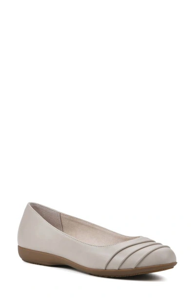 White Mountain Footwear Clara Ballet Flat In Light Taupe/ Smooth