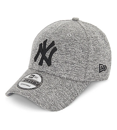 New Era 9forty New York Yankees Strapback Cap In Grey