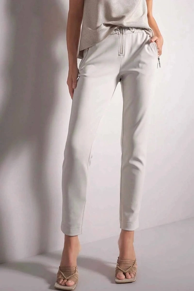 Airfield Ariela Pants In Oyster In White