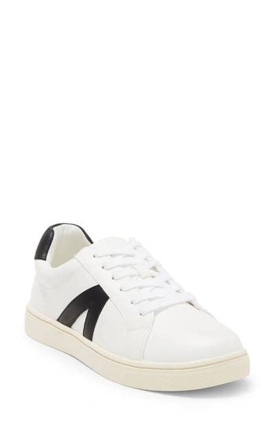 Mia Italia Low Top Sneaker In White/ Black