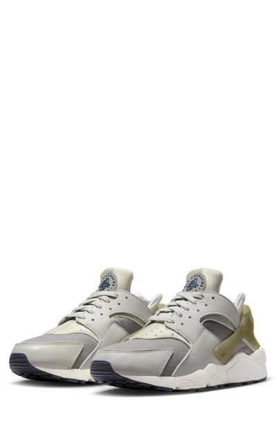 Nike Air Huarache Sneaker In Grey