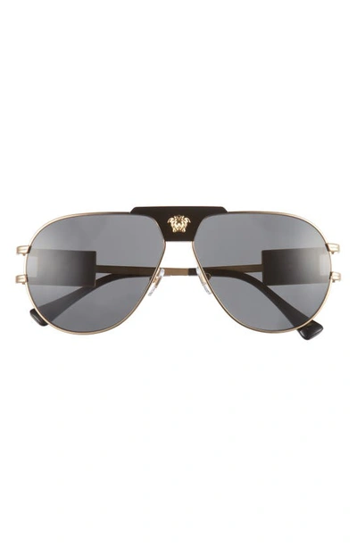 Versace 63mm Oversize Pilot Sunglasses In Gold