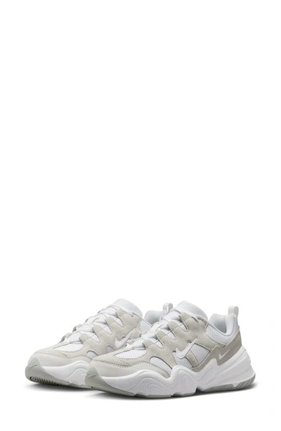 Nike Tech Hera Sneaker In Weiss