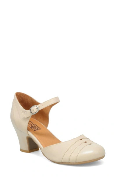 Miz Mooz Frenchy Pump In Cream