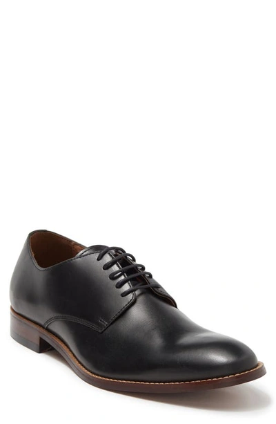 Winthrop Crescent Leather Derby In Black
