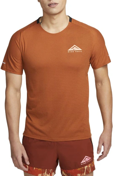 Nike Men's Trail Solar Chase Dri-fit Short-sleeve Running Top In Brown