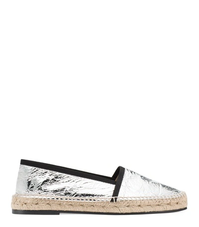 Stuart Weitzman The Evon Flat In Argento Silver Crinkled Foil Leather