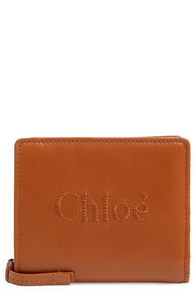 Chloé Sense Leather Compact Wallet In 247 Caramel