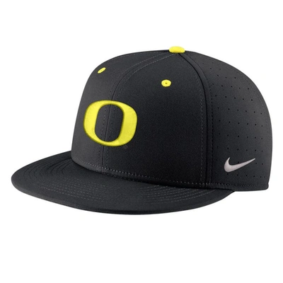Nike Black Oregon Ducks Aero True Baseball Performance Fitted Hat