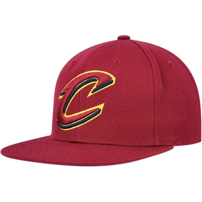 Mitchell & Ness Men's  Wine Cleveland Cavaliers Ground 2.0 Snapback Hat