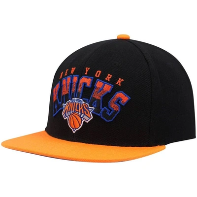 Mitchell & Ness Men's  Black And Orange New York Knicks Gradient Wordmark Snapback Hat In Black,orange