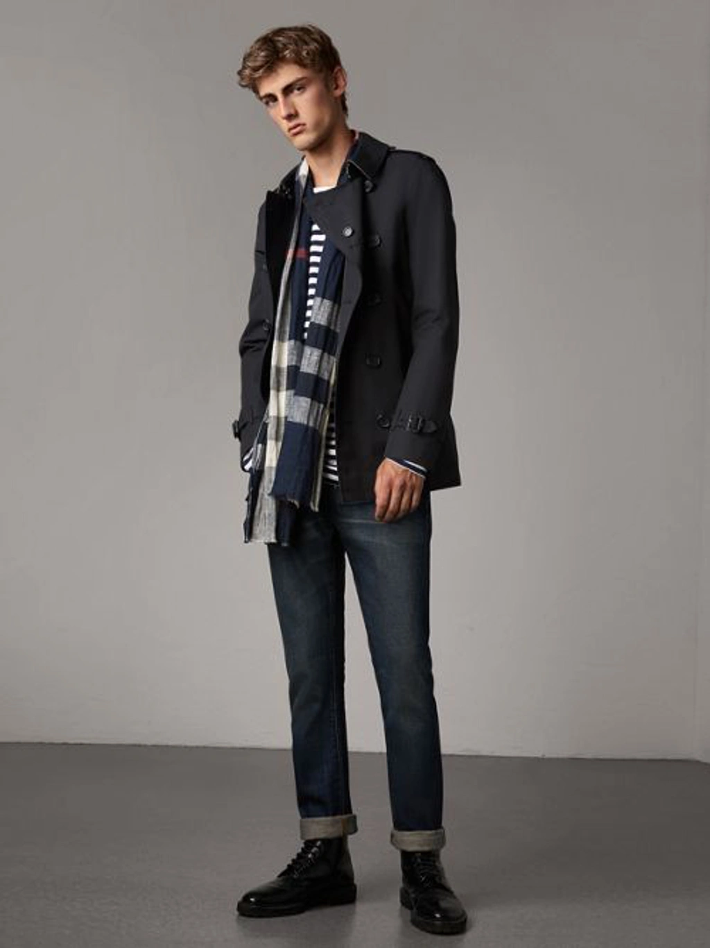 Burberry The Sandringham – Short Trench Coat In Navy | ModeSens
