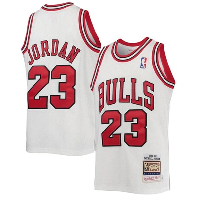 Mitchell & Ness Kids' Youth  Michael Jordan White Chicago Bulls 1997/98 Hardwood Classics Authentic Jersey