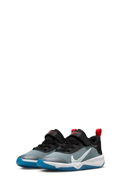 Nike Kids' Omni Multi-court Sneaker In Cool Grey/photo Blue