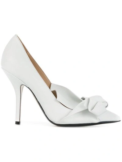 N°21 Abstract Bow Stiletto Pumps In White
