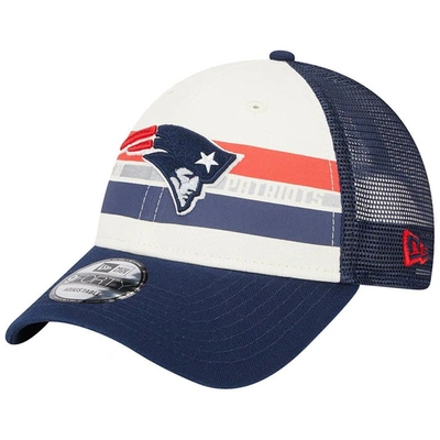 New Era Men's  Cream, Navy New England Patriots Team Stripe Trucker 9forty Snapback Hat In Cream,navy