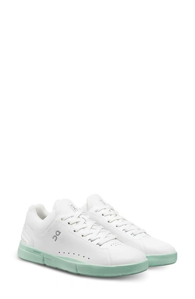 On The Roger Advantage Tennis Sneaker In White,green