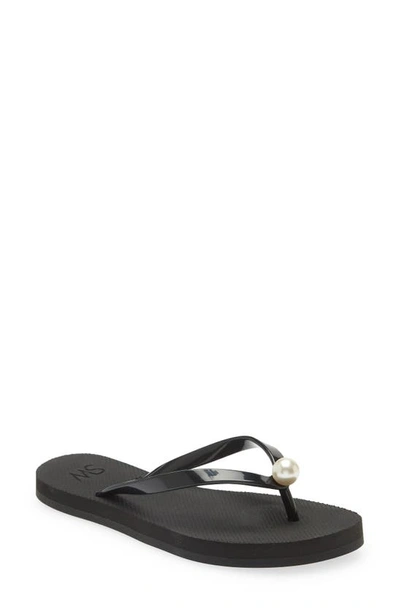 Stuart Weitzman Imitation Pearl Flip Flop In Black