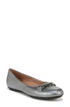 Naturalizer Maxwell Skimmer Flat In Silver Leather