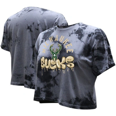Stadium Essentials Charcoal Milwaukee Bucks Street Art Dark Crystal Washed Crop T-shirt