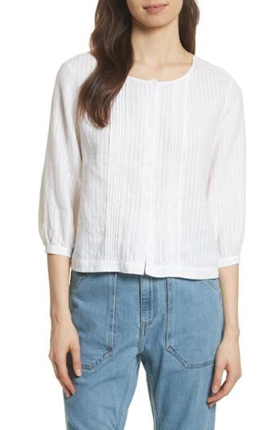 Frame Pintucked Linen Top In Blanc