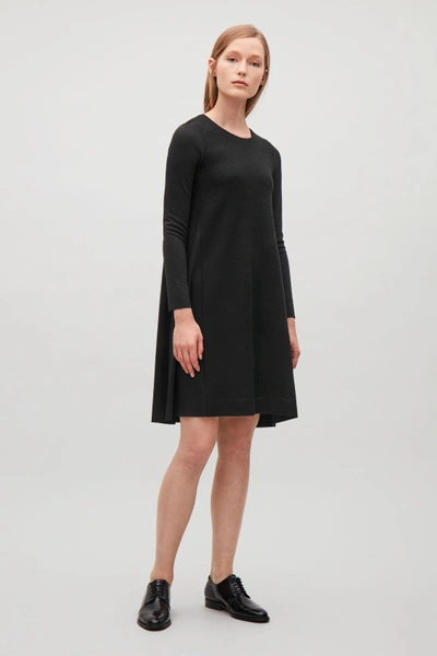 cos a line jersey dress Contrast-front In Black boho chic