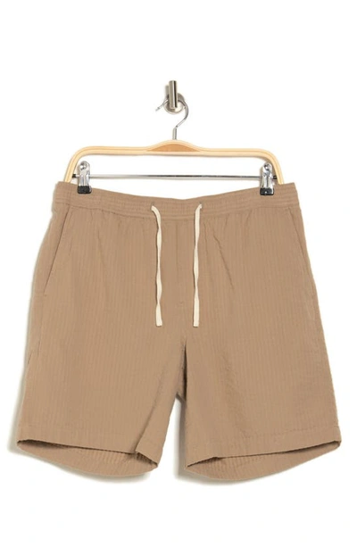 14th & Union Seersucker Cotton Shorts In Tan Burrow