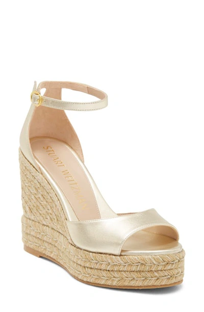 Stuart Weitzman Nudist Curve Espadrille Wedge Sandal In Platino