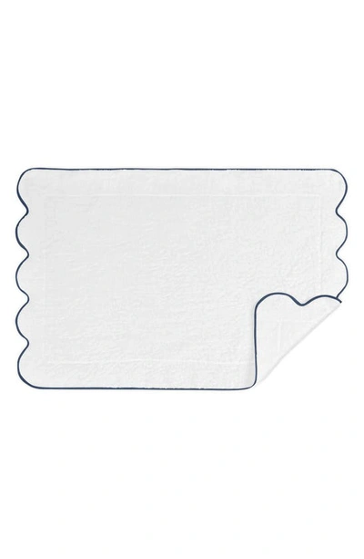 Matouk Cairo Scallop Trim Cotton Tub Mat In Navy
