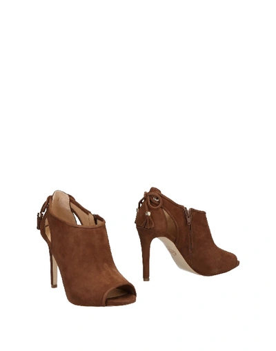 Michael Michael Kors Ankle Boot In Camel