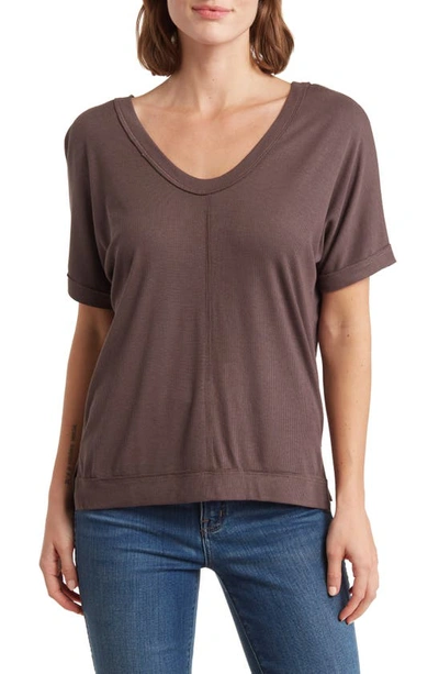 Heather By Bordeaux Ribbed Scoop Neck T-shirt In Ash Brown