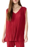 Sanctuary Plissé V-neck Tunic Top In Red Dahlia