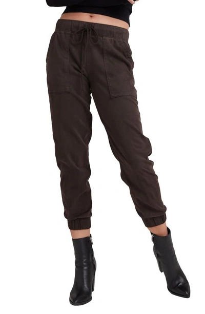 Bella Dahl Pocket Joggers In Brown