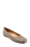 Trotters Sasha Square Toe Flat In Stone