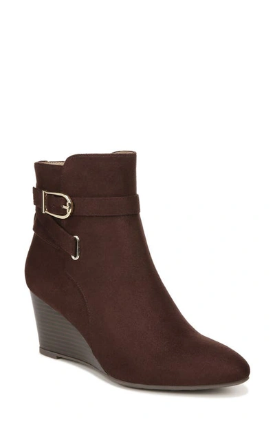 Lifestride Gio Wedge Bootie In Chocolate Microsuede