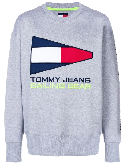 Tommy Jeans 90s Sailing Capsule Flag Logo Crew Neck Sweatshirt In Gray Marl - Gray In Grey