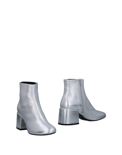 Mm6 Maison Margiela Ankle Boot In Light Grey