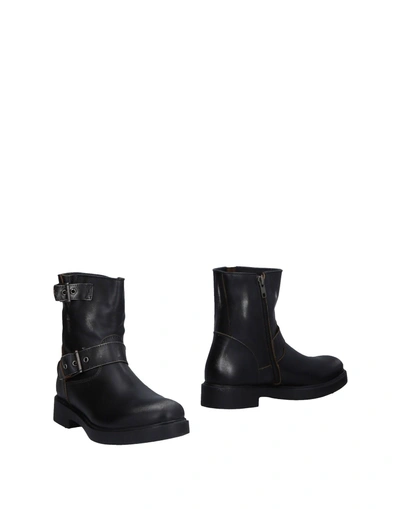 Alexander Hotto Ankle Boot In Black